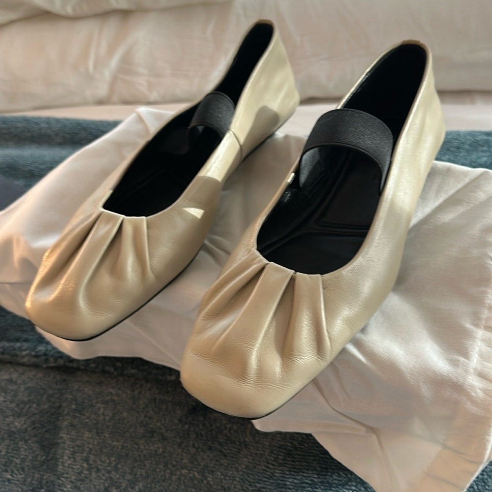 Massimo Dutti flats size 8 barely worn